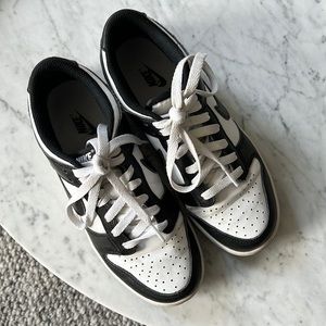 Used Nike Dunk Low “Panda” Size 5.5Y / 7W